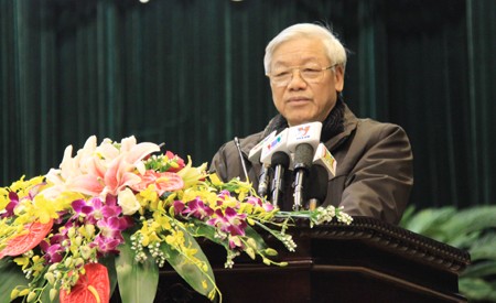 Le SG du Parti assiste à la conférence-bilan sur la propagande de 2012 - ảnh 1